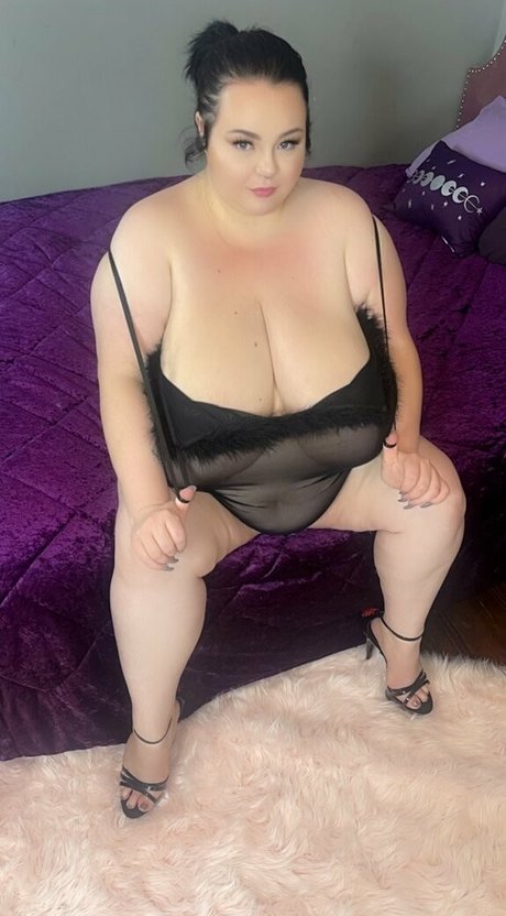 peytonthomasvip hot model pics