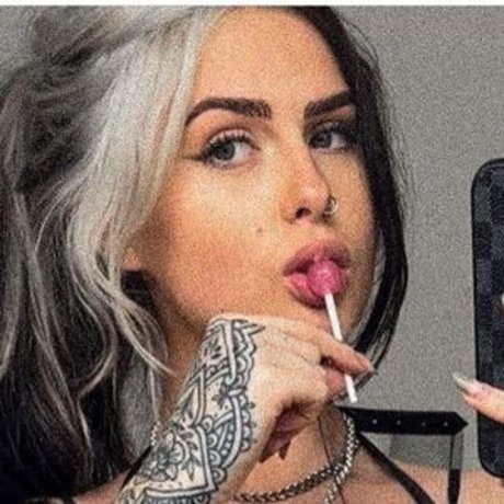 izzysiim star nudes pic