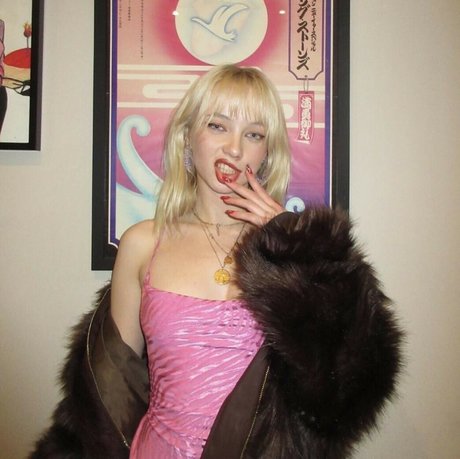 Lola Clark perfect pornstar pictures