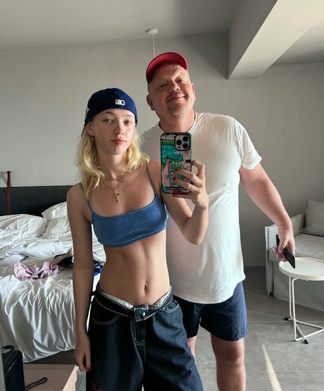 Lola Clark sexy star gallery