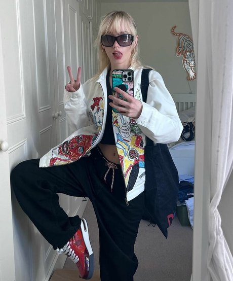 Lola Clark star porn pictures