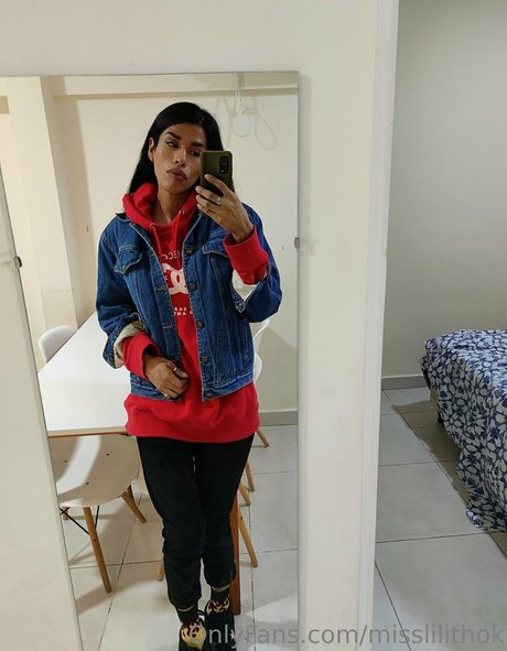 misslilithok model top photo