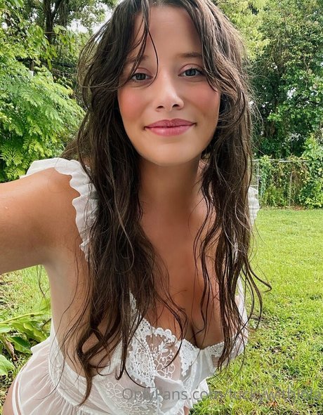 luckywithlola pornographic model pic