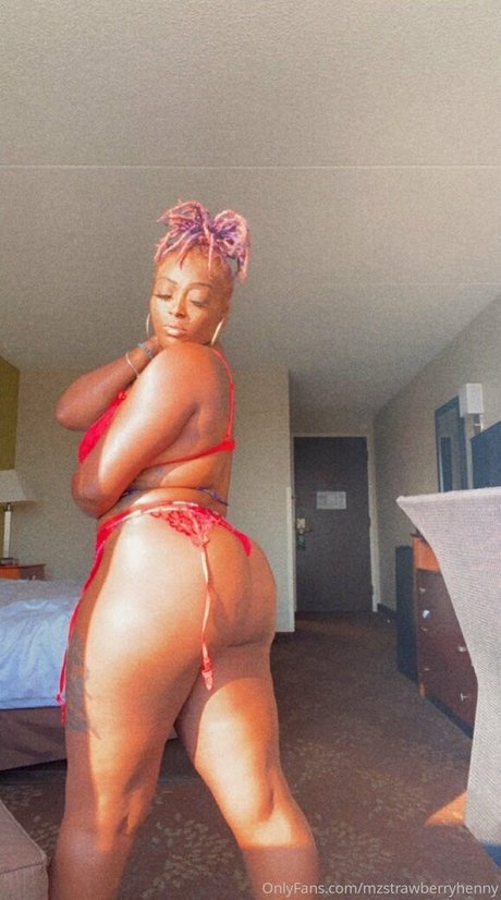 mzstrawberryhenny nice model pic