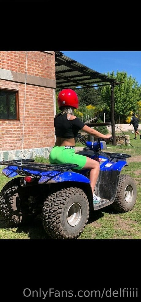 delfiiii sexy star photos