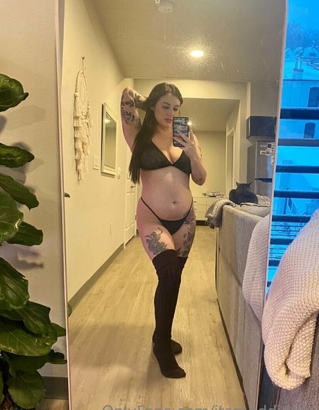 itsmaddiefox hot pornstar image