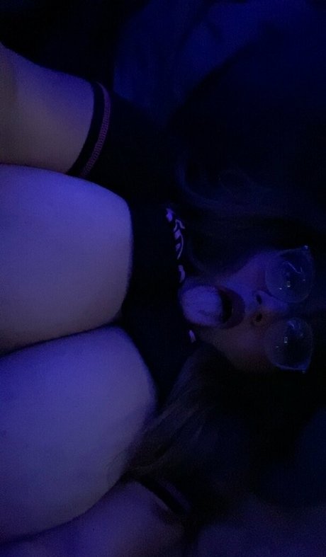 lovergirllynn star erotic photo