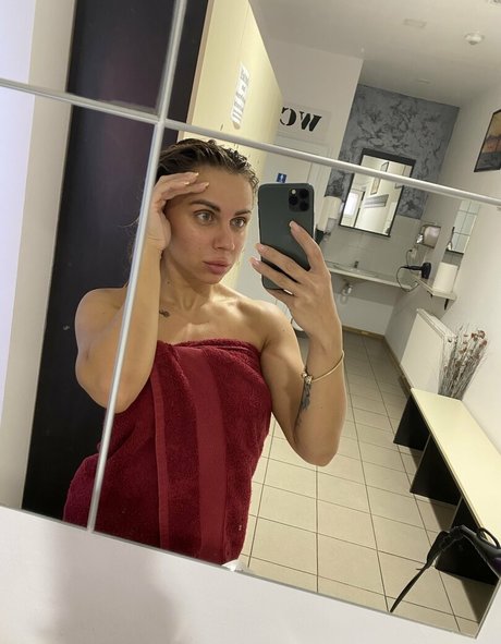 hotinessa model high quality pics