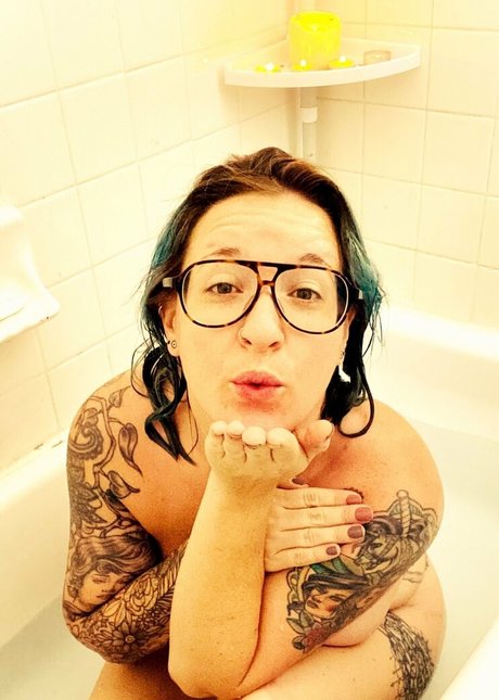 molleewaters hd pornstar img