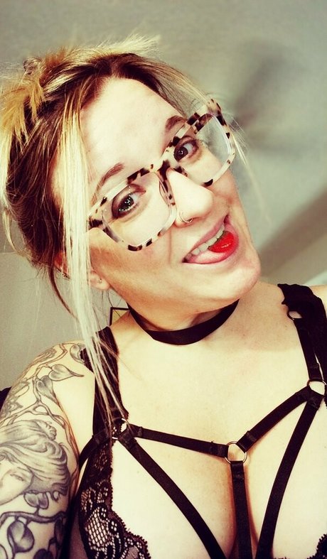 molleewaters model free photo