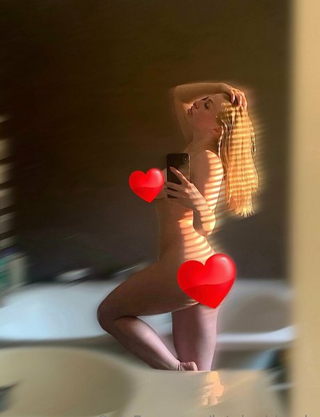 latvianblonde top model image