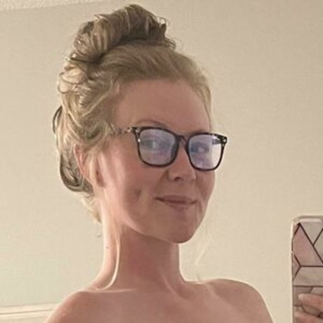 Dailyserena model high quality photos