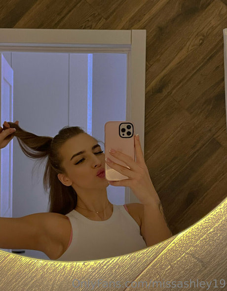 missashley19 star erotic pics