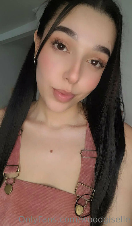woodgiselle exclusive pornstar picture