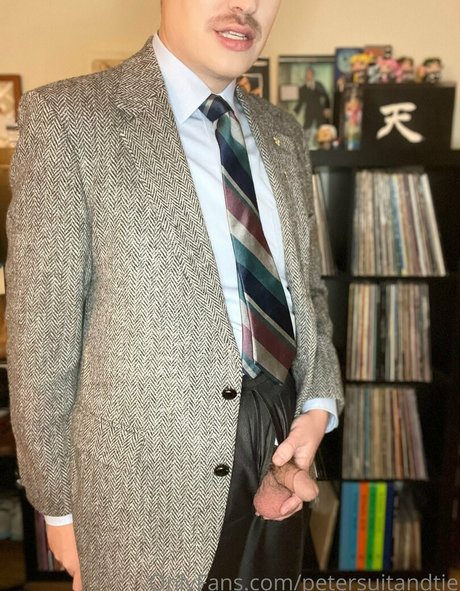 petersuitandtie nudes model img