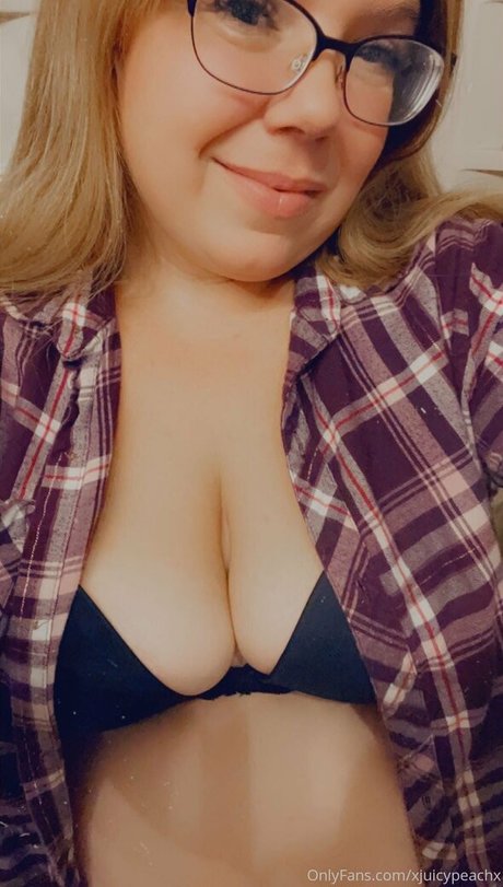 xjuicypeachx nude pornstar pics