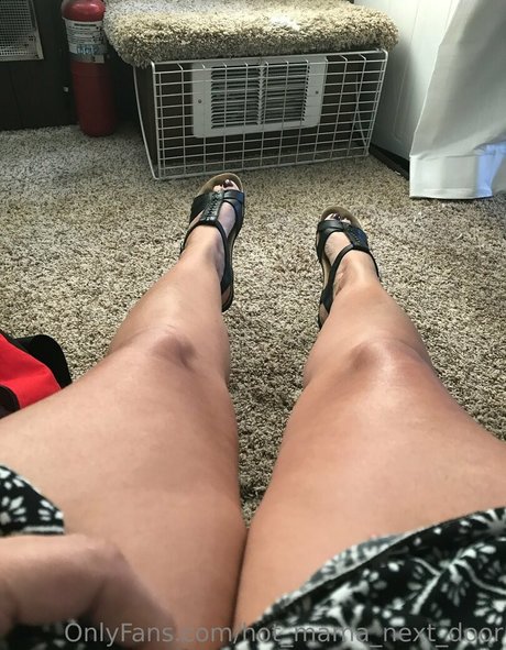 hot mama next door model naked pictures