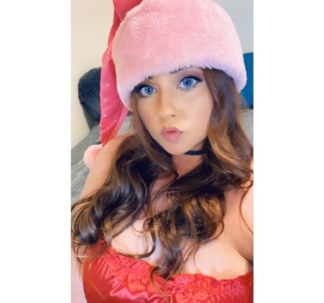 thikkixnikki sexy model image