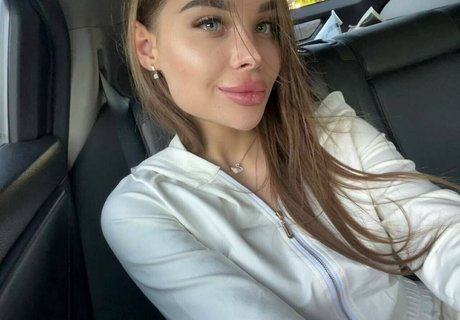 bella lla pretty model photos