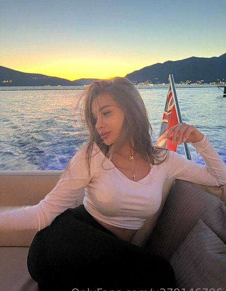 playmate onlyfans top pictures