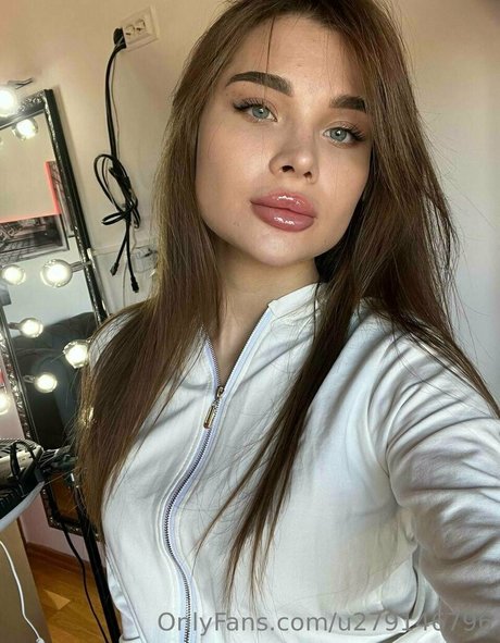 bella lla hot pornstar image