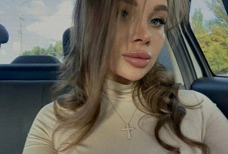 bella lla pornstar exclusive image