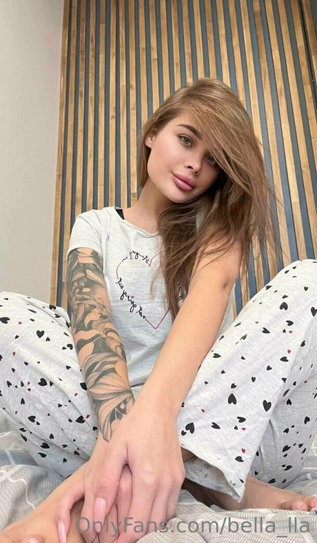 bella lla pornstar naked pic