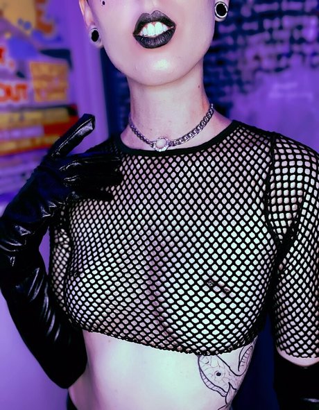 Alieninara porn star image