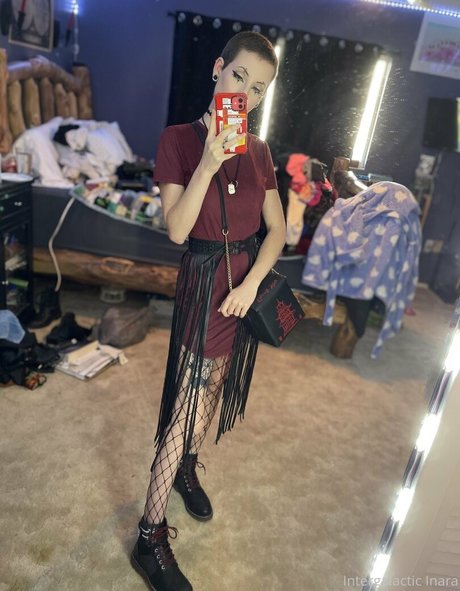 Alieninara erotic model pic