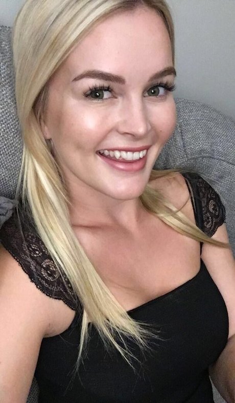 blonde trans onlyfans pornos pics