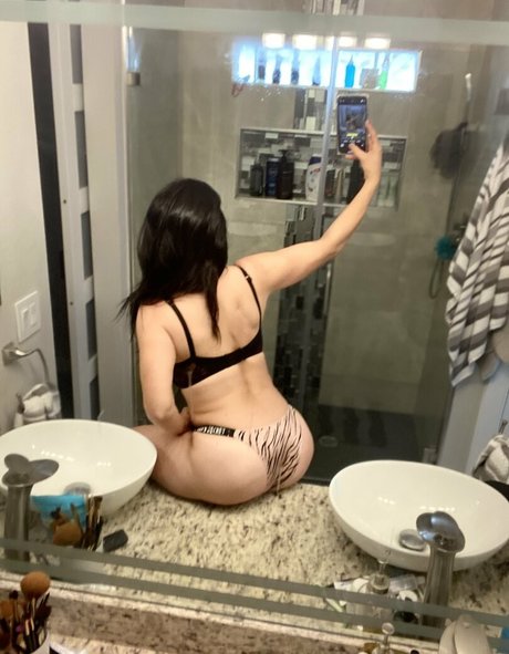 martinamtz exclusive model image