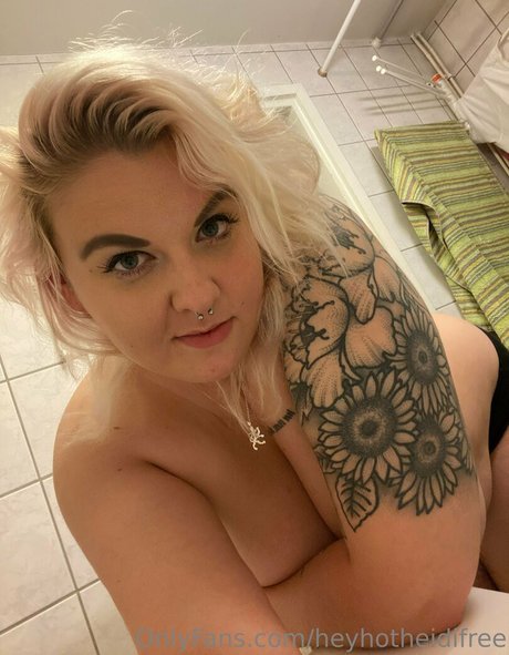 heyhotheidifree nice pornstar pic