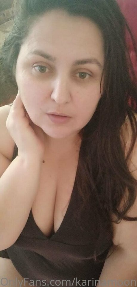 karinamoonn model pornographic photos