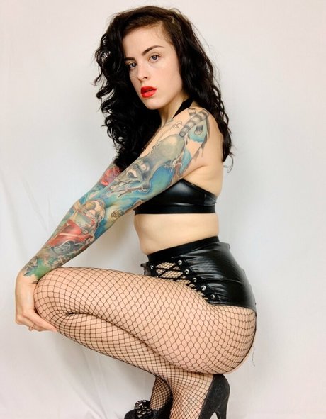 mollydarlingfree pornstar hd pics