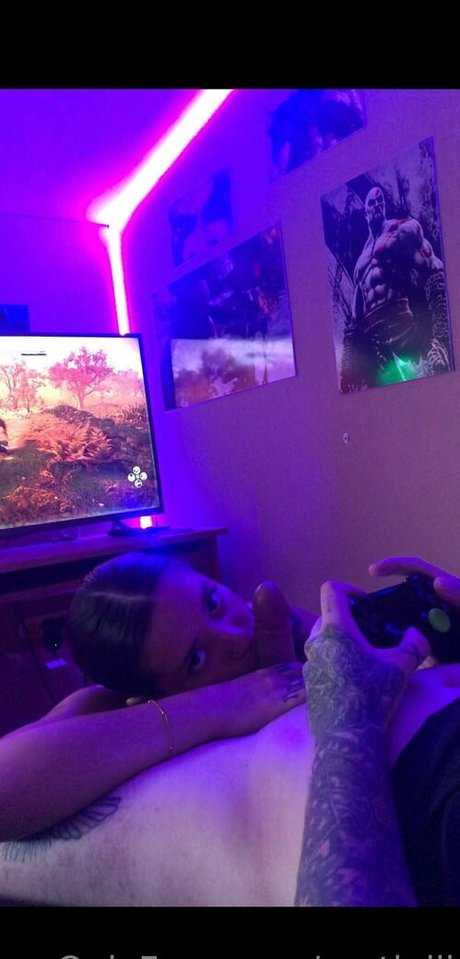 erotiniii sexy actress image