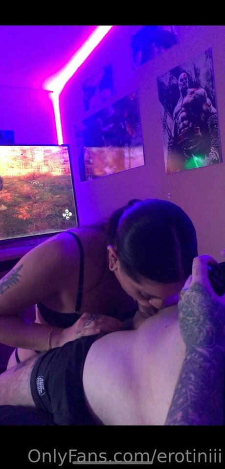 erotiniii model free pictures