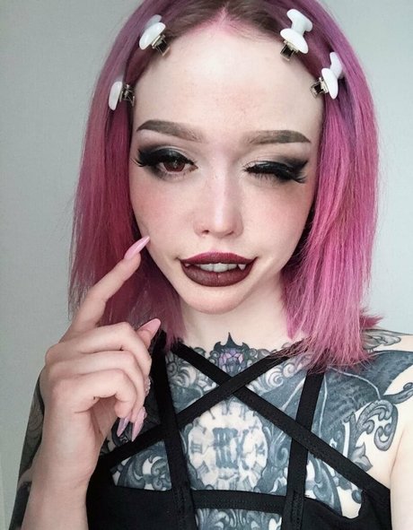 demonek0 naked model pics