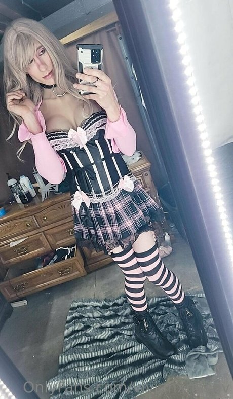 vivianxnaiviv pornstar nude image