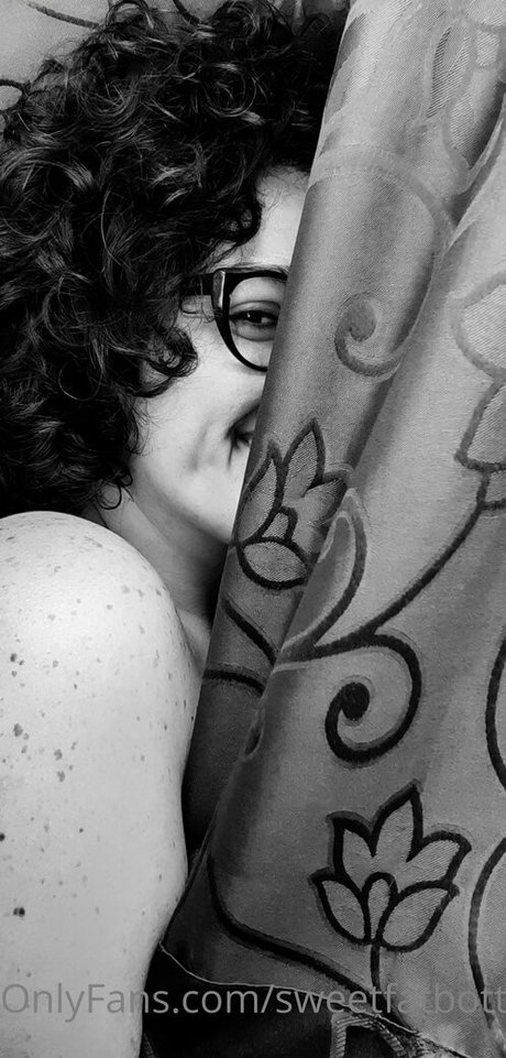 sweetfatbottomed art actress pic