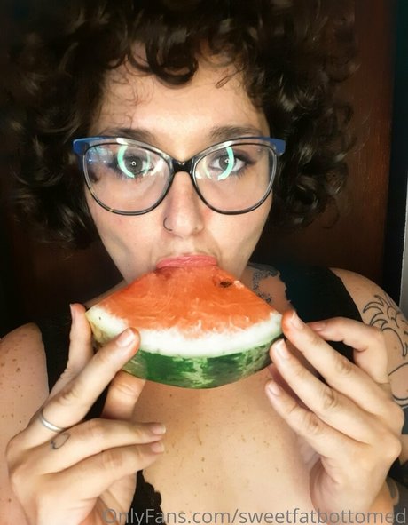 sweetfatbottomed adult model photo