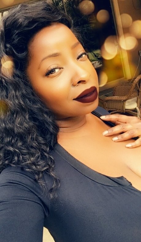 vanessablue naked model images