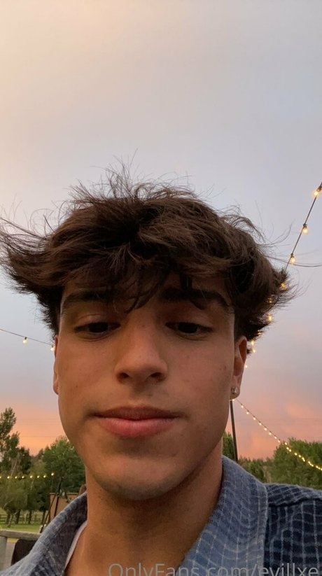 evillxe nude star img