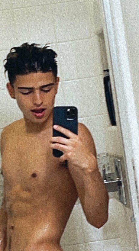 evillxe exclusive model image