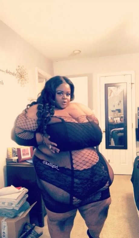 bigbabii model naked photos