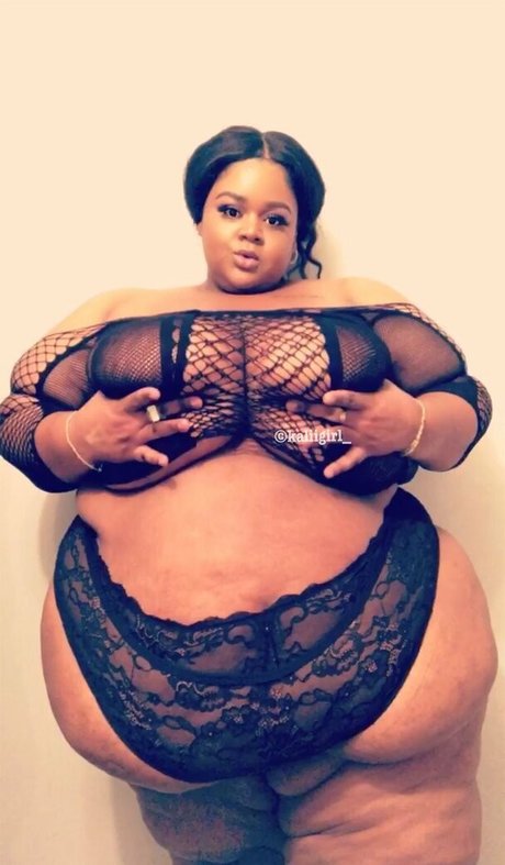 bigbabii erotic model archive