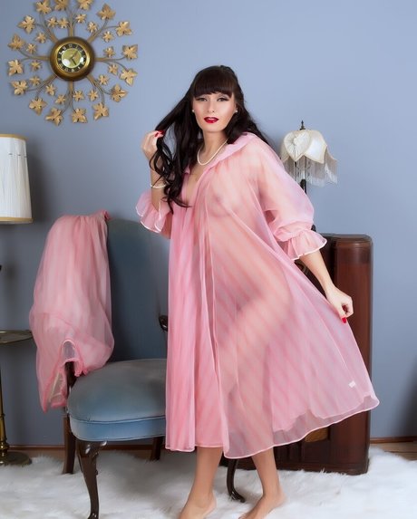 lilmizzunique adult model gallery