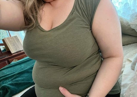 cute shemale onlyfans pornographic image