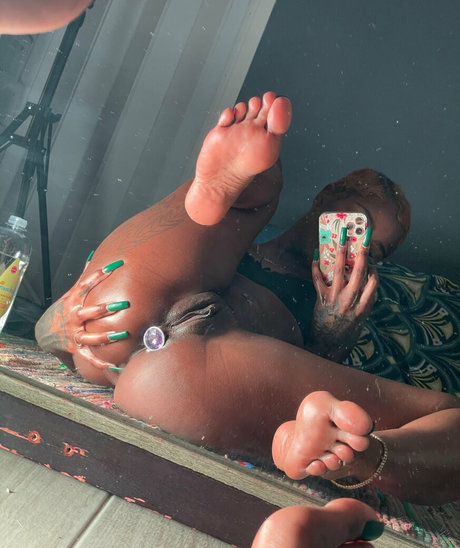 Zaria Linton art actress image