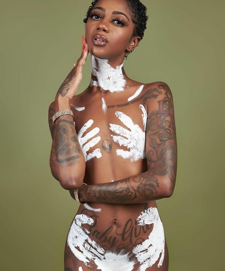 Zaria Linton model perfect photo