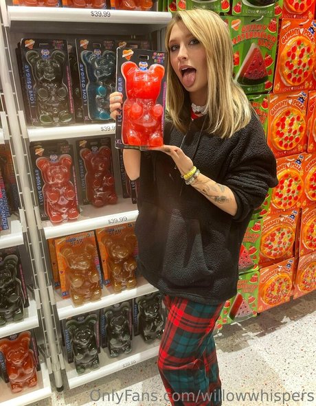 willowwhispers nudes model image